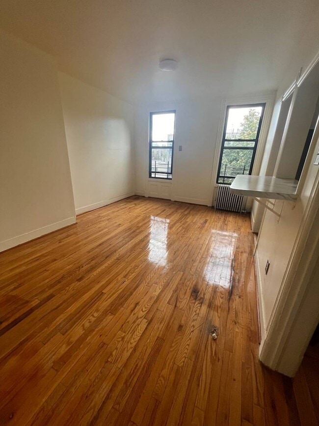 Building Photo - 203 Moffat St