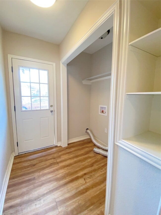 Building Photo - 410 Woolworth St