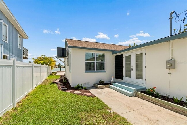 Building Photo - 8125 Bayshore Dr