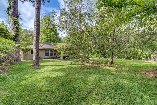 Building Photo - 3530 Kentwood Dr