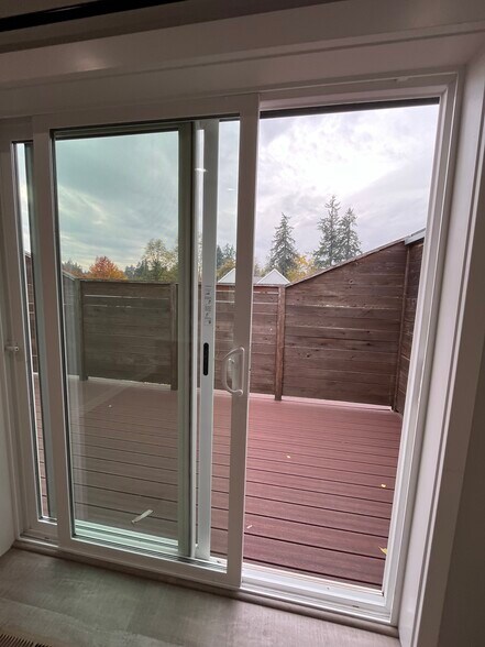 Building Photo - 607 W 1st St