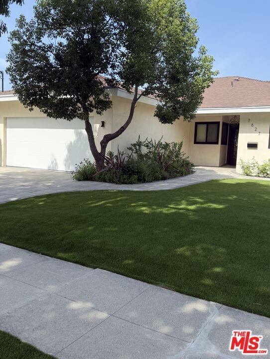 Building Photo - 7627 Encino Ave