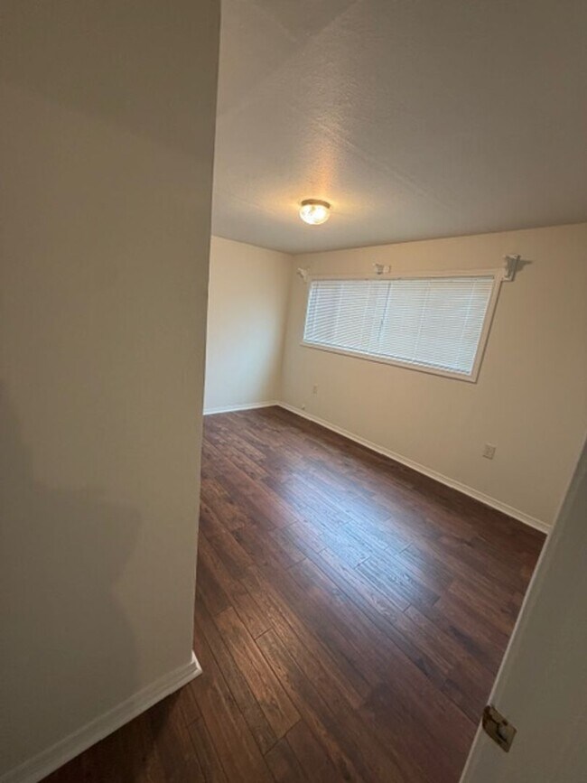 Building Photo - Charming home in Edison District