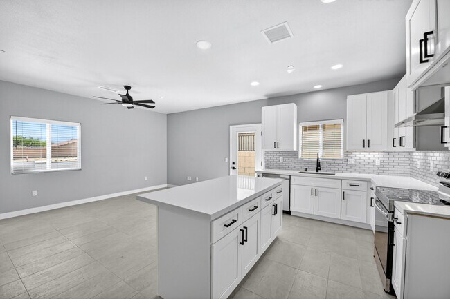 Building Photo - 66274-274 Hacienda Ave