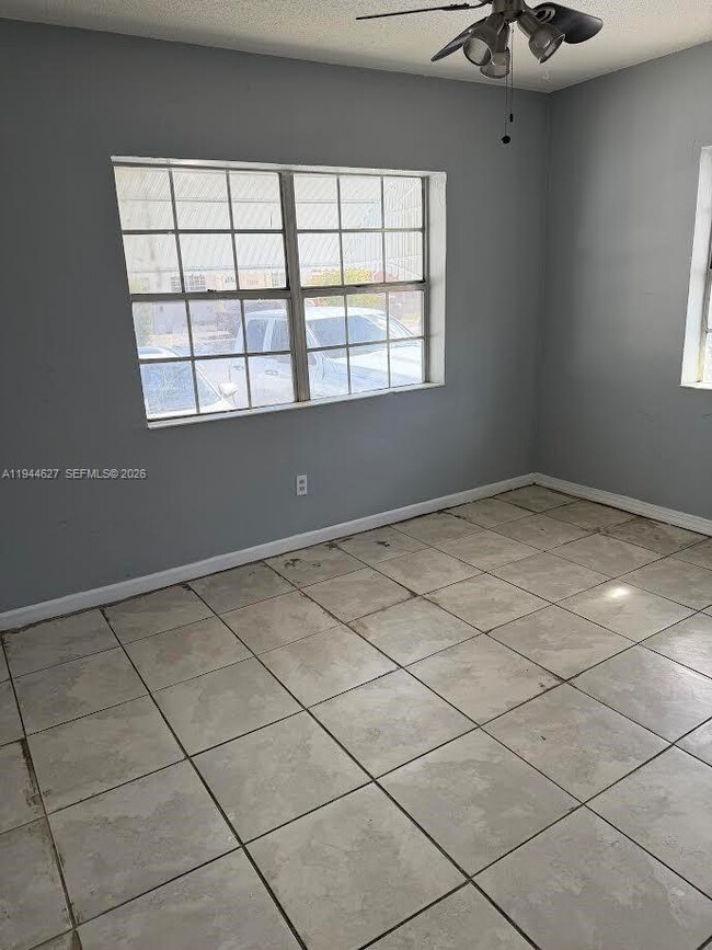 Building Photo - 1014 NW 33rd Ave