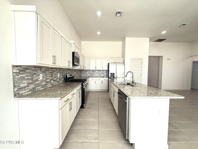 Building Photo - 7792 Enchanted Pk Dr