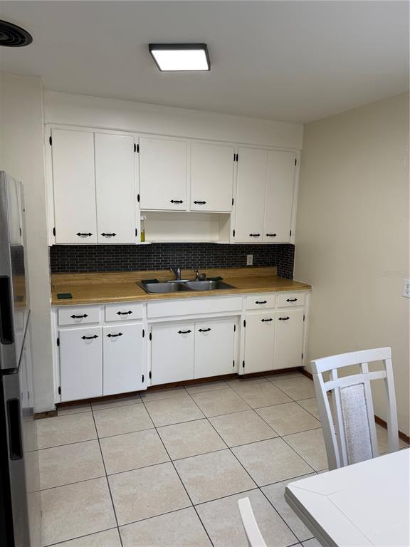 Building Photo - 1247 Lakeview Dr