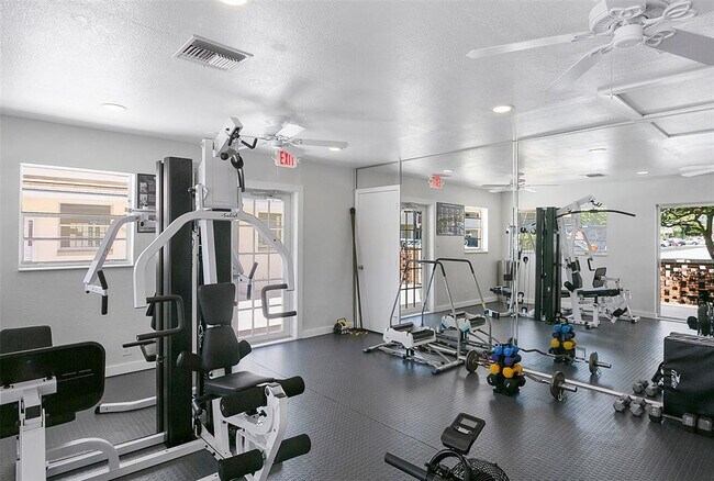 Building Photo - 2800 NE 14th Street Causeway