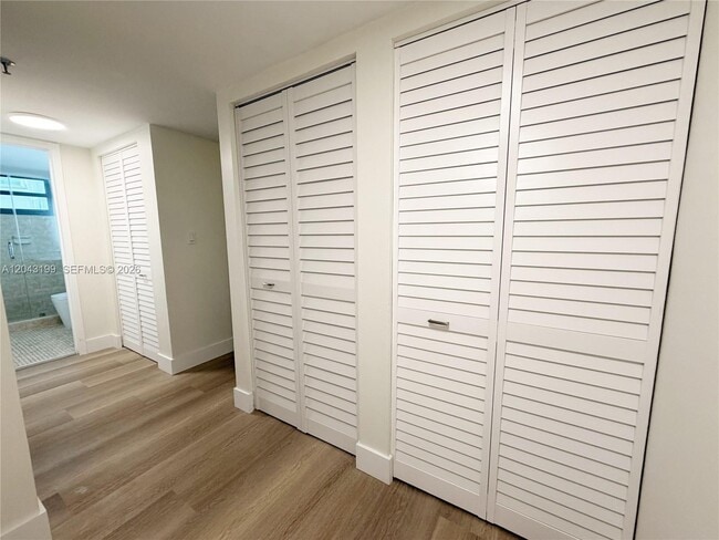 Building Photo - 2625 Collins Ave