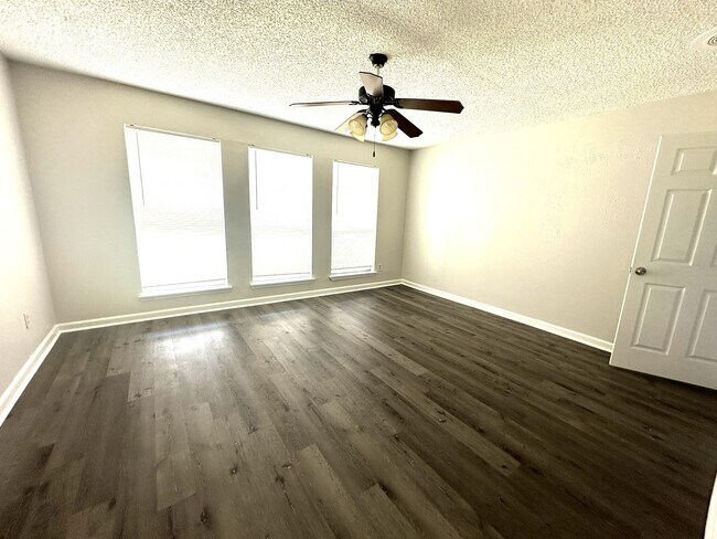 Building Photo - 4234 Willow Beach Dr