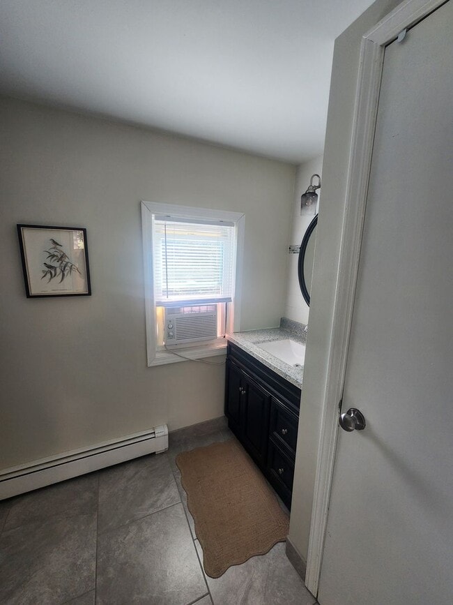 Building Photo - Charming Cottage-Style Home for Rent in Or...