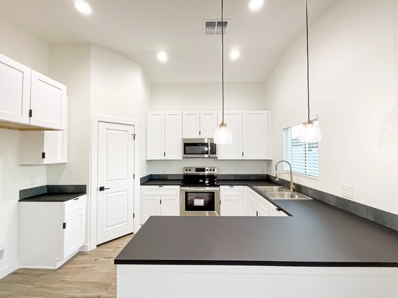 Building Photo - 3802 N 23rd Ave