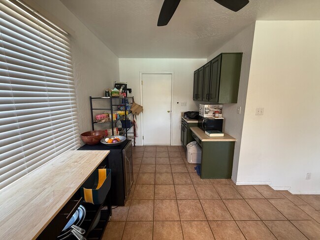 Building Photo - 2361 E Riviera Dr