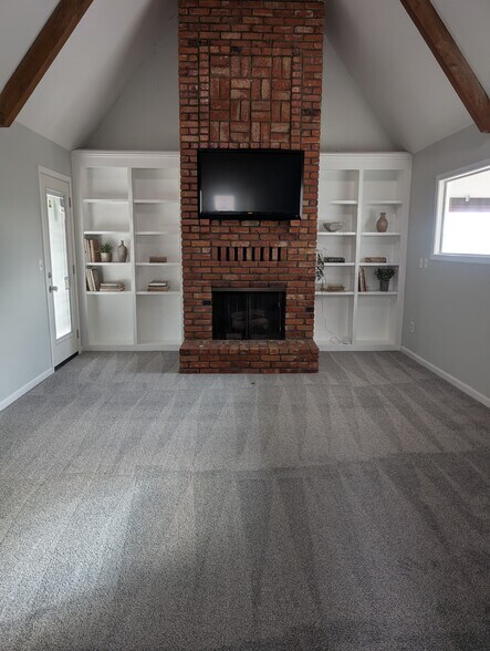 Building Photo - 1637 E Sheridan Bridge Ln