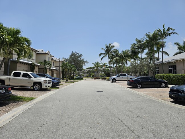 Building Photo - 2014 Marsh Harbor Dr