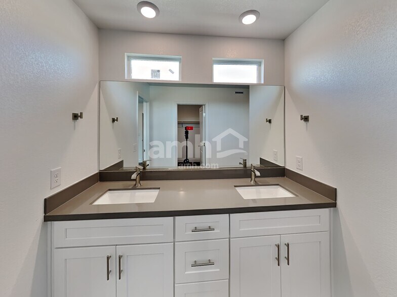 Building Photo - 8879 Tiger Tooth Ave