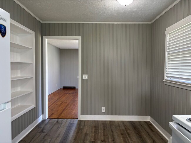 Building Photo - 3 bed, 1 bath brick home located in Asheboro