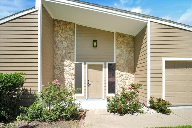 Building Photo - 964 Lake View Dr