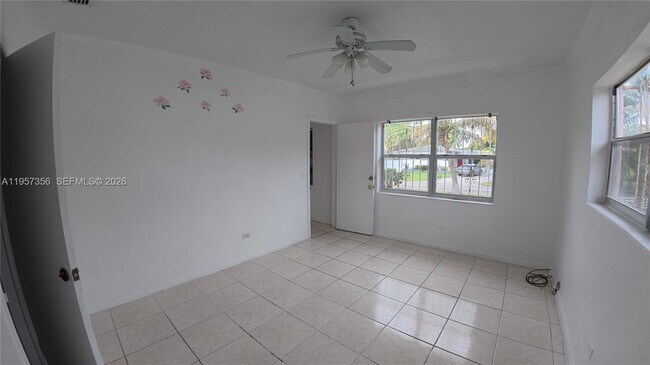 Building Photo - 14931 NE 7th Ct