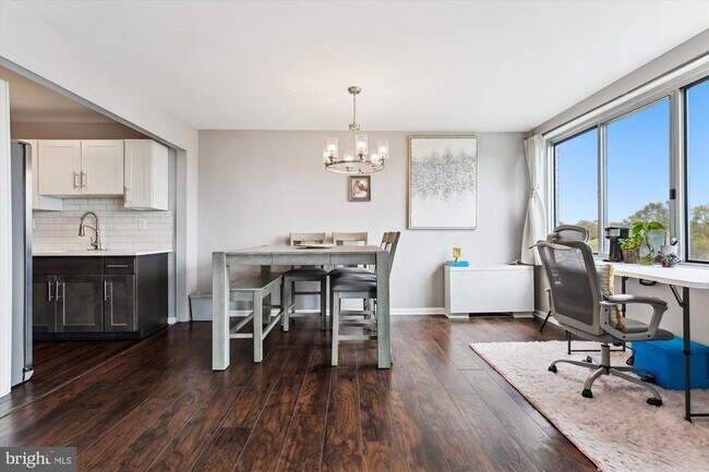 Building Photo - 10201 Grosvenor Pl
