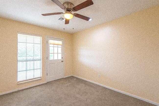 Building Photo - 613 Doe Trail