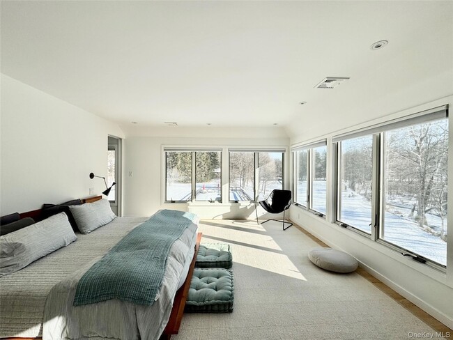 Building Photo - 222 Hurley Rd