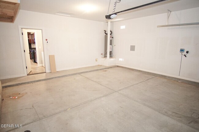 Building Photo - 6016 Hidden Acres Dr