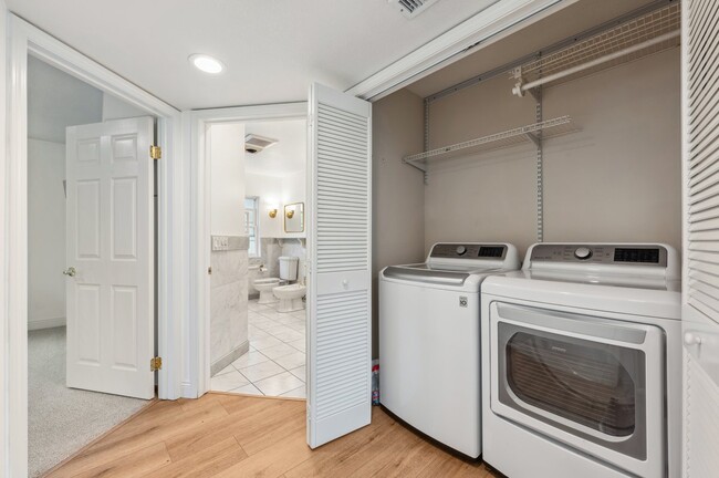 Building Photo - 4950 Dunman Ave