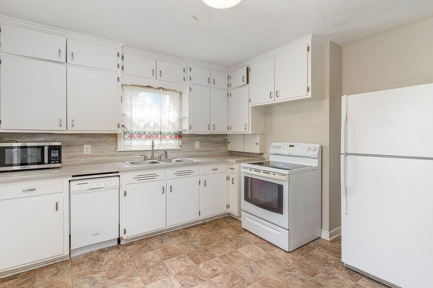 Building Photo - 1270 Hubbard Ave