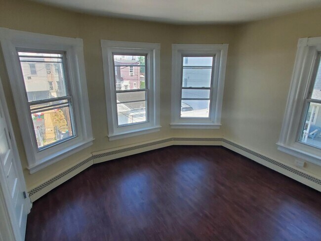 Building Photo - 629 N Jefferson St