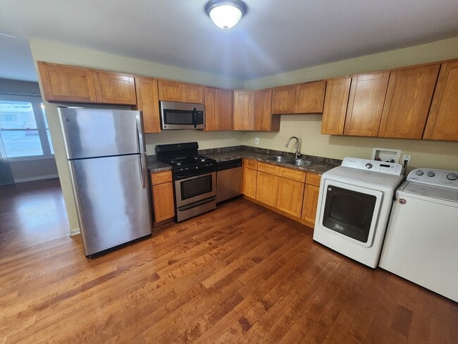 Building Photo - 423 Dalhart Ave