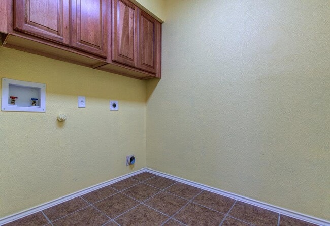 Building Photo - 307 Riverine Way