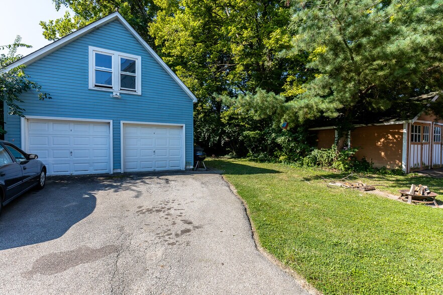 Building Photo - 1949 Hudson Ave