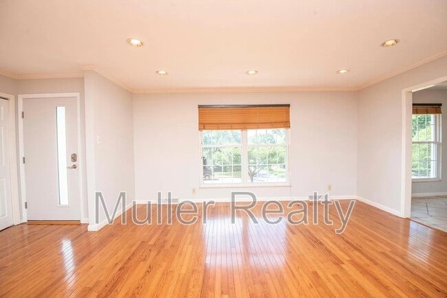 Building Photo - 10837 Dineen Dr