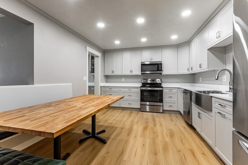 Building Photo - 2710 S Highland Dr