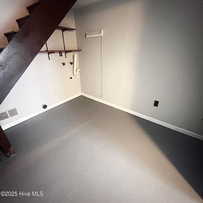 Building Photo - 2405 Jefferson Dr