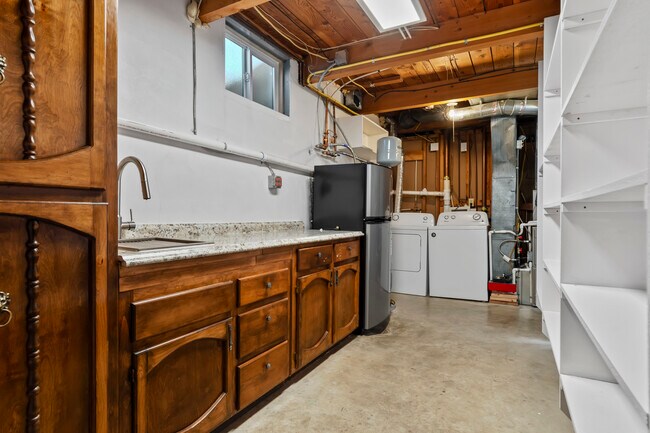 Building Photo - 1107 Beechwood Dr