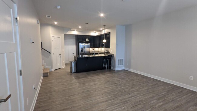 Building Photo - 42595 Burbank Terrace