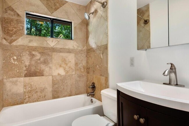 Building Photo - 1708 Fawn Dr
