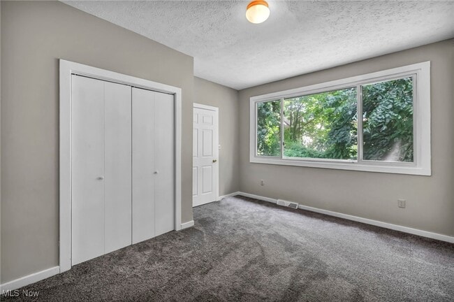 Building Photo - 906 Delia Ave