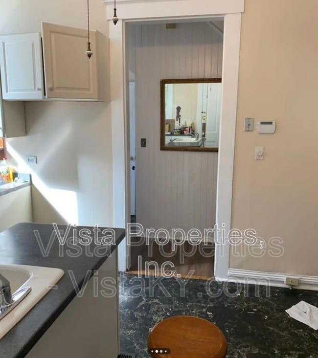 Building Photo - 514 W Oak St