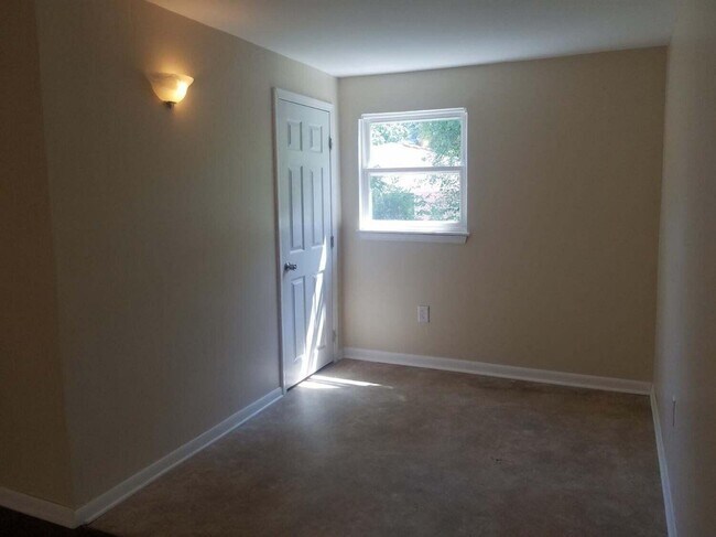 Building Photo - 1420 Gattegno St