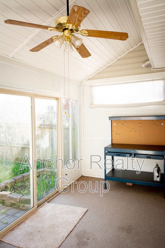 Building Photo - 304 Falling Ln