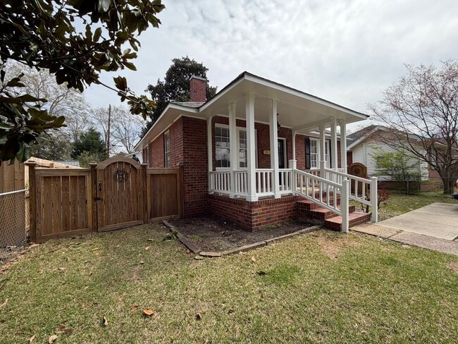 Building Photo - Cozy 2/1 Brick House in Celanese- $1,395