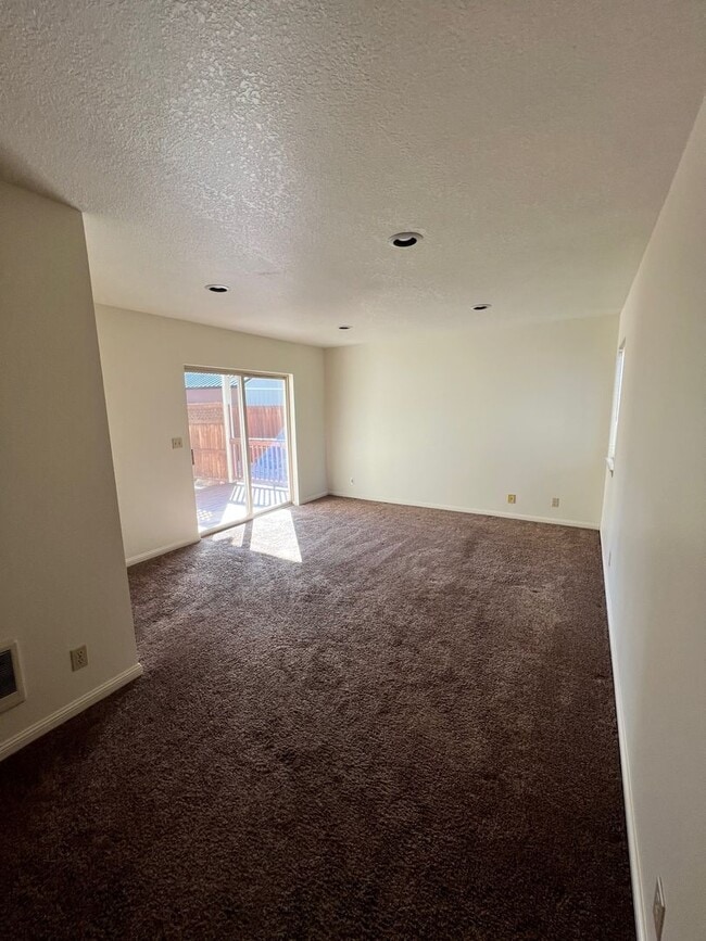 Building Photo - Three Bedroom House on Bend's West Side with RV Parking