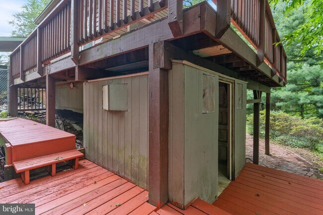 Building Photo - 2206 N Taft St