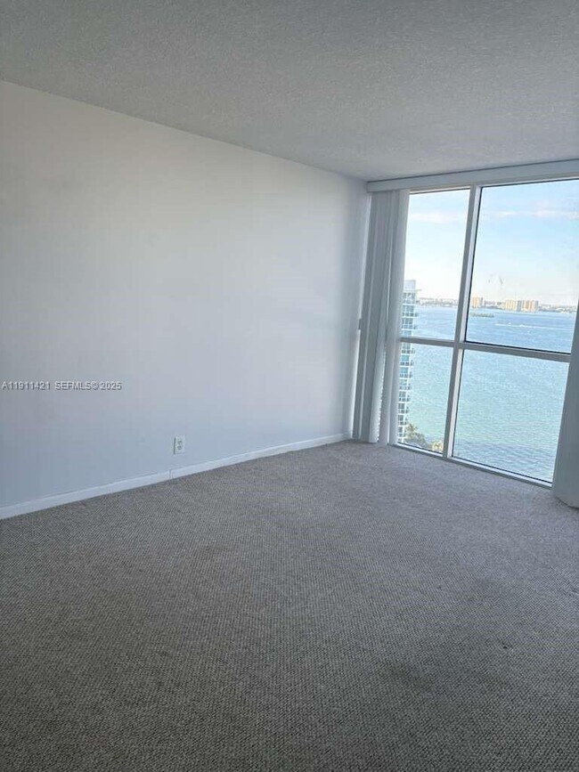 Building Photo - 7601 E Treasure Dr