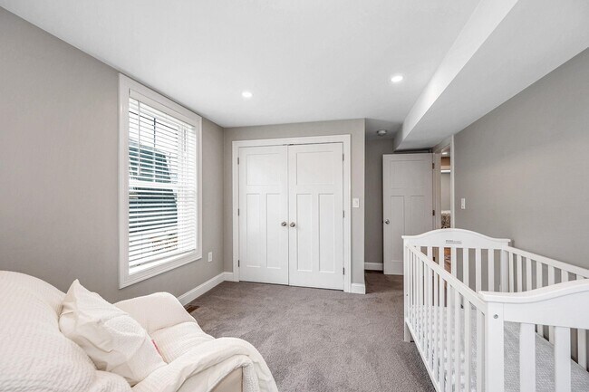 Building Photo - 352 Portsmouth Ave