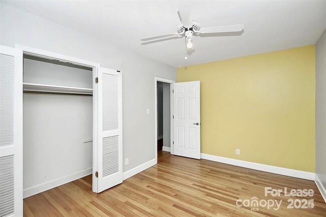 Building Photo - 6908 Lancer Dr