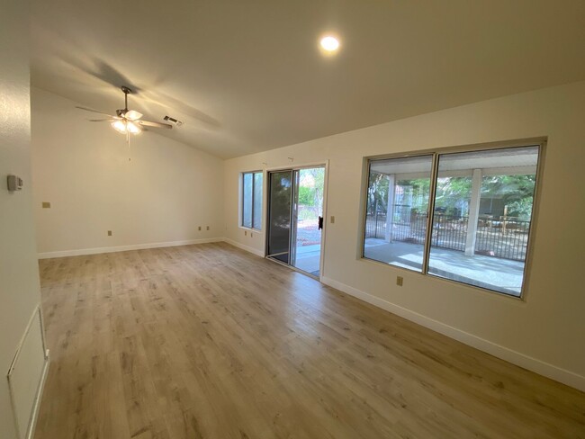 Building Photo - Sun City Summerlin - 55+ Community. Rare 2...